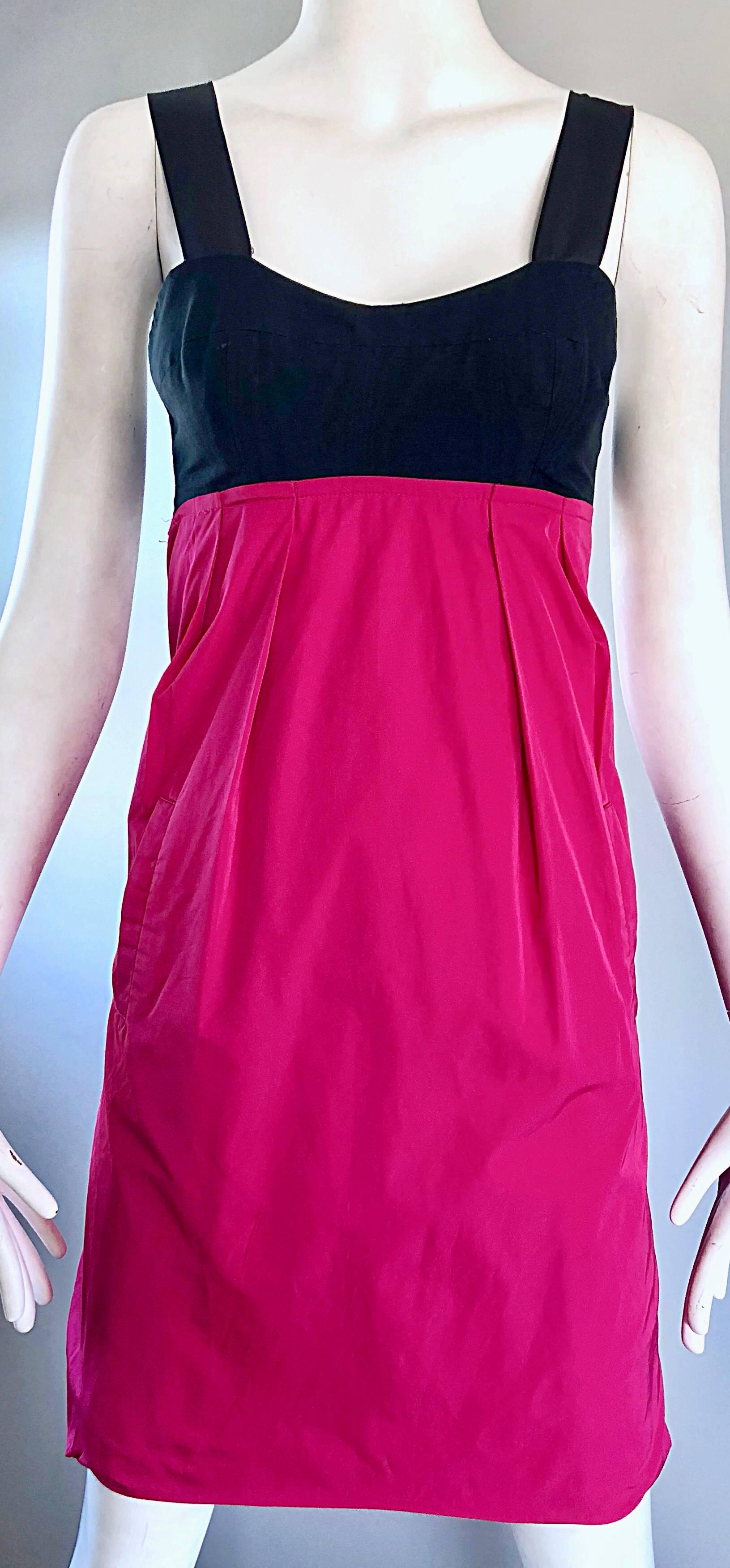 Red Yigal Azrouel Size 2 / 4 Hot Pink and Black Color Block Open Back Shift Dress For Sale