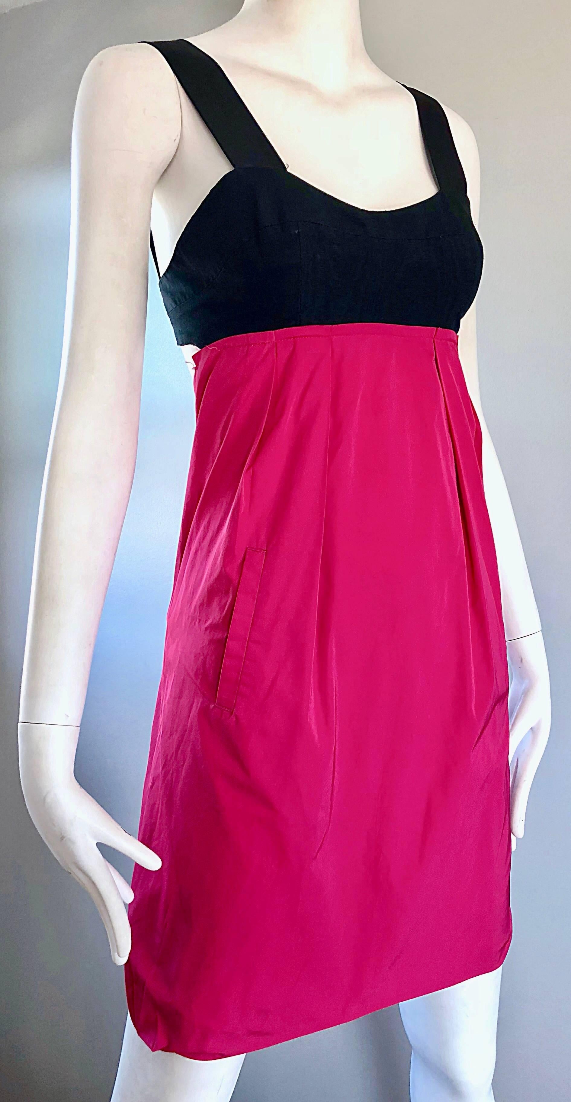Women's Yigal Azrouel Size 2 / 4 Hot Pink and Black Color Block Open Back Shift Dress For Sale