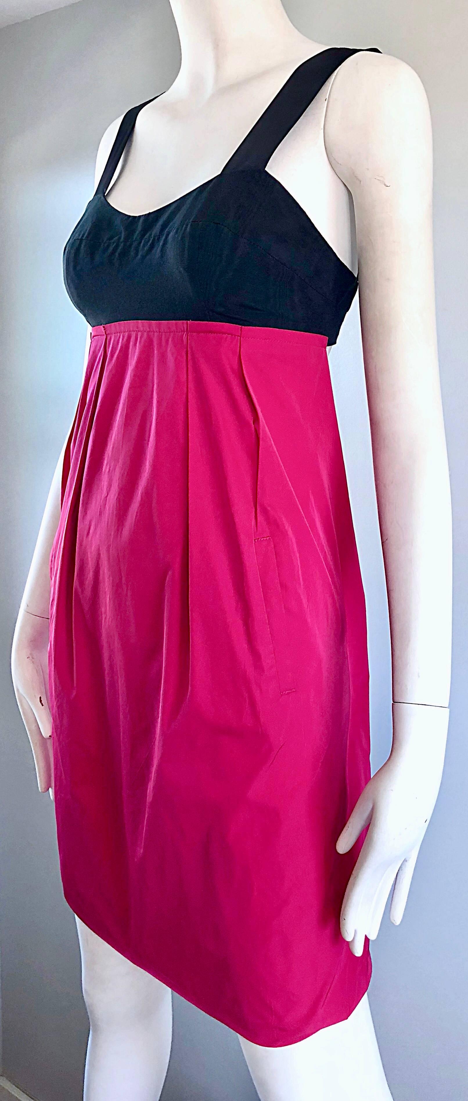 Yigal Azrouel Size 2 / 4 Hot Pink and Black Color Block Open Back Shift Dress In Excellent Condition For Sale In San Diego, CA