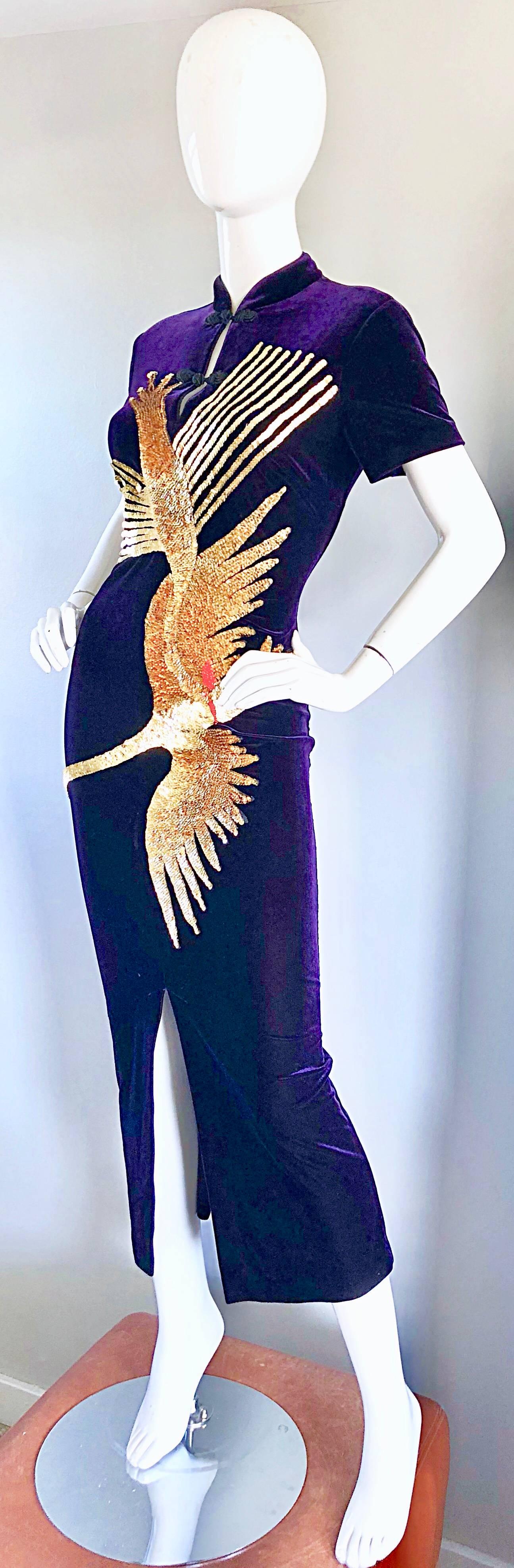 Amazing Vintage Purple Velvet Gold Sequin Rooster Asian Bodycon Cheongsam Dress In Excellent Condition In San Diego, CA