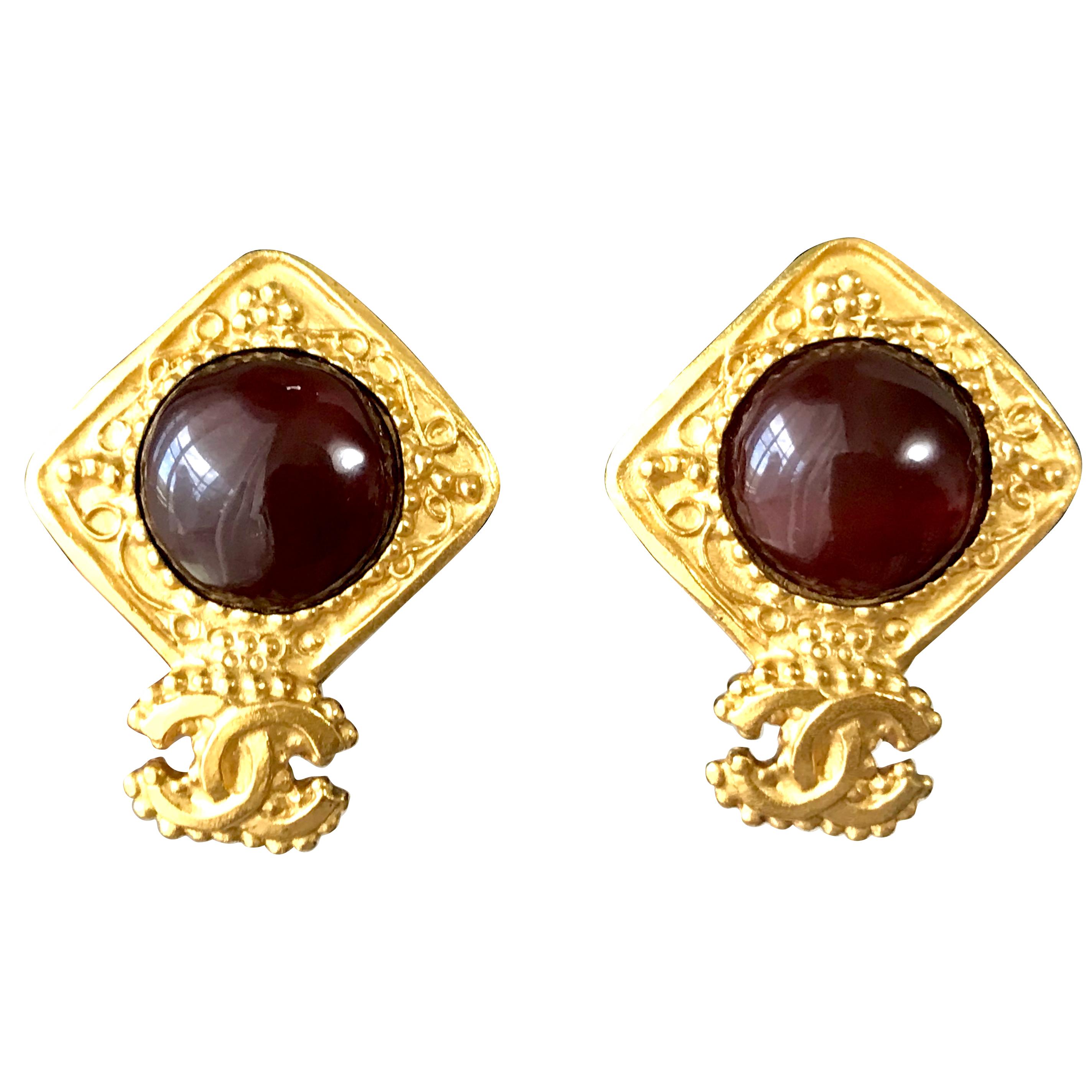 Vintage CHANEL golden square frame and wine red round gripoix stone earrings. For Sale