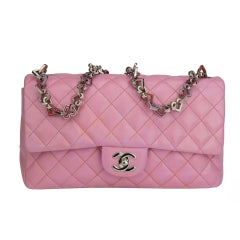 Chanel Edition Limitée Valentines Rare Charm Coeur Rose Classic Flap