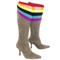 Nuovo Ashley Dearborn Taglia 36 / 6 Gay Pride Pegasus Rainbow Stivali con tacco alto in pelle scamosciata