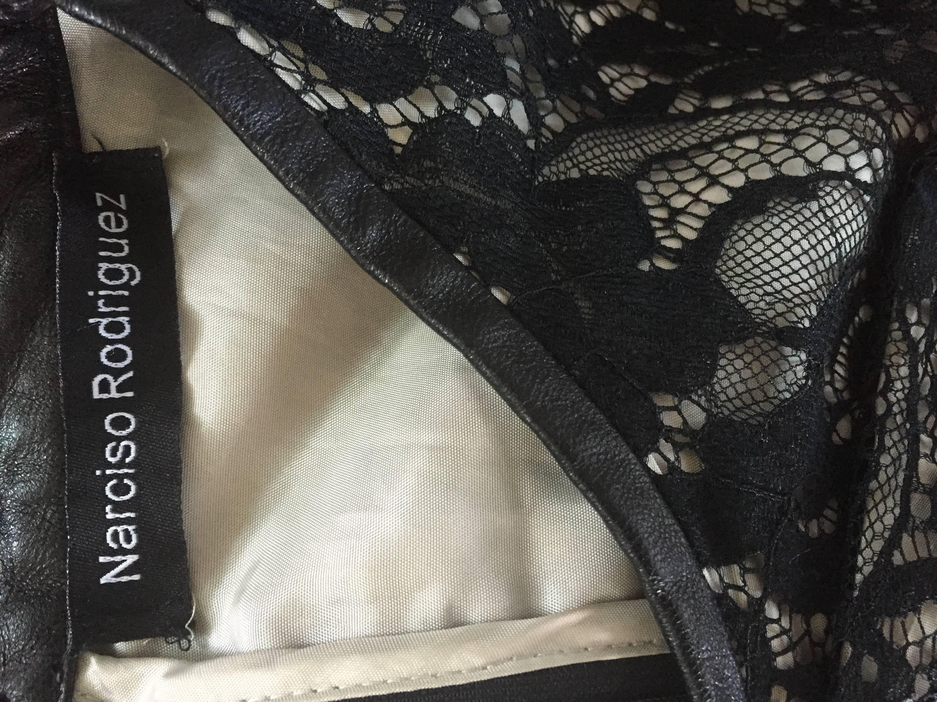 Narcisco Rodriguez Vestido de Encaje Francés Negro + Nude con Detalles de Cuero en venta 5
