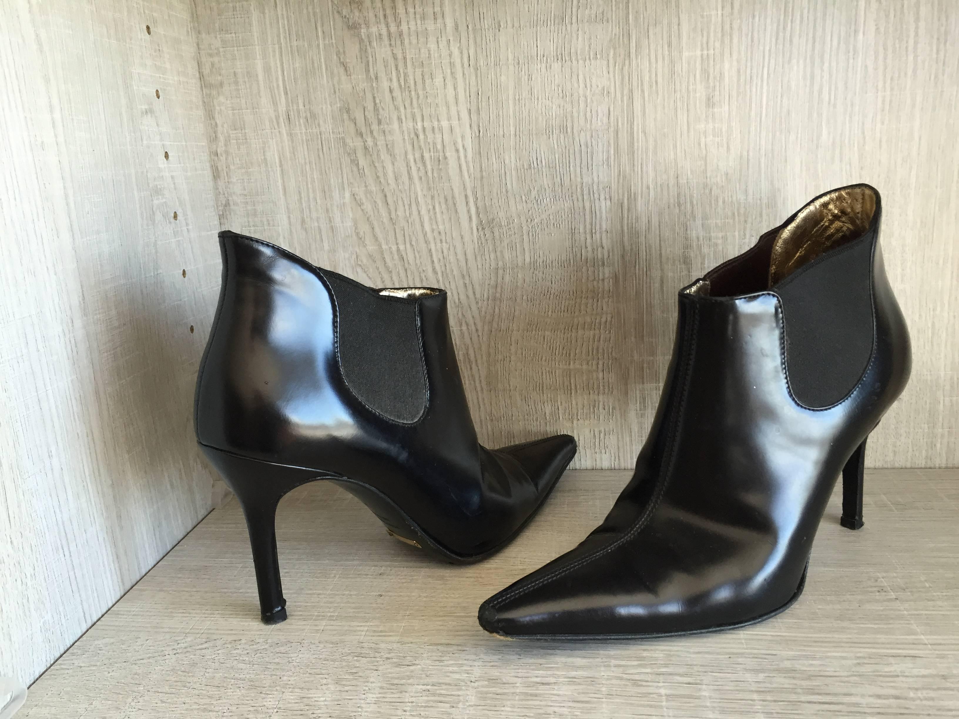 Dolce & Gabbana Size 36 / 6 Black Leather Ankle Boots / Booties  In Excellent Condition For Sale In San Diego, CA