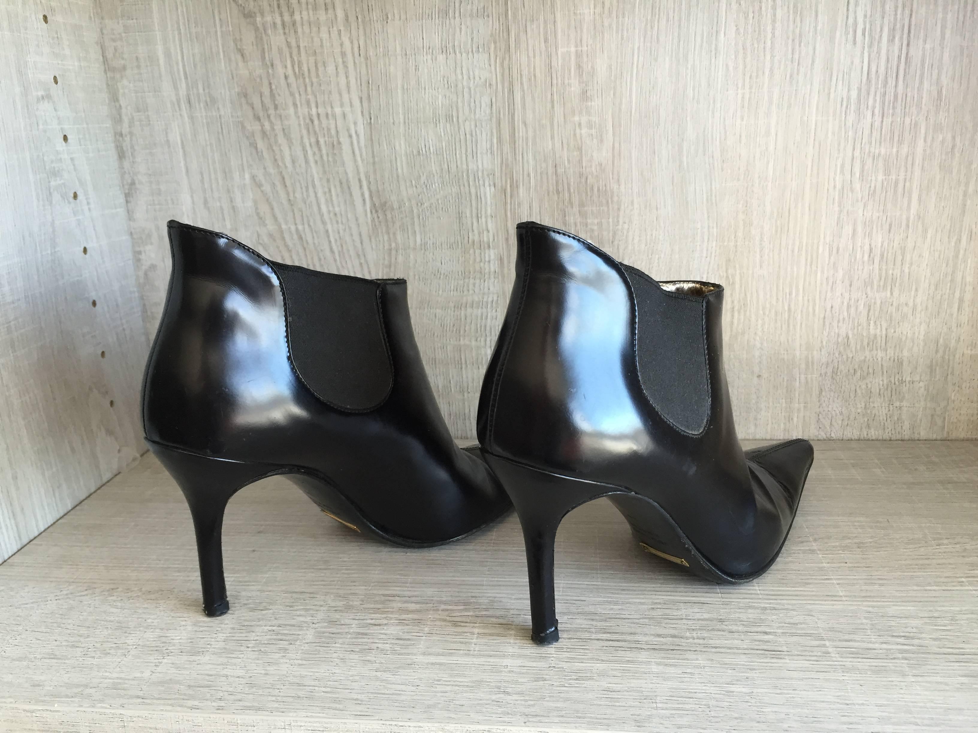 1990s Sex and the City Chic Dolce & Gabbana black leather ankle booties! Just the 'right amount' of point toe. Slender heel. Can easily be dressed up or down. Perfect with jeans, yet great with a dress, trousers or a skirt. 
Marked Size 36, which is