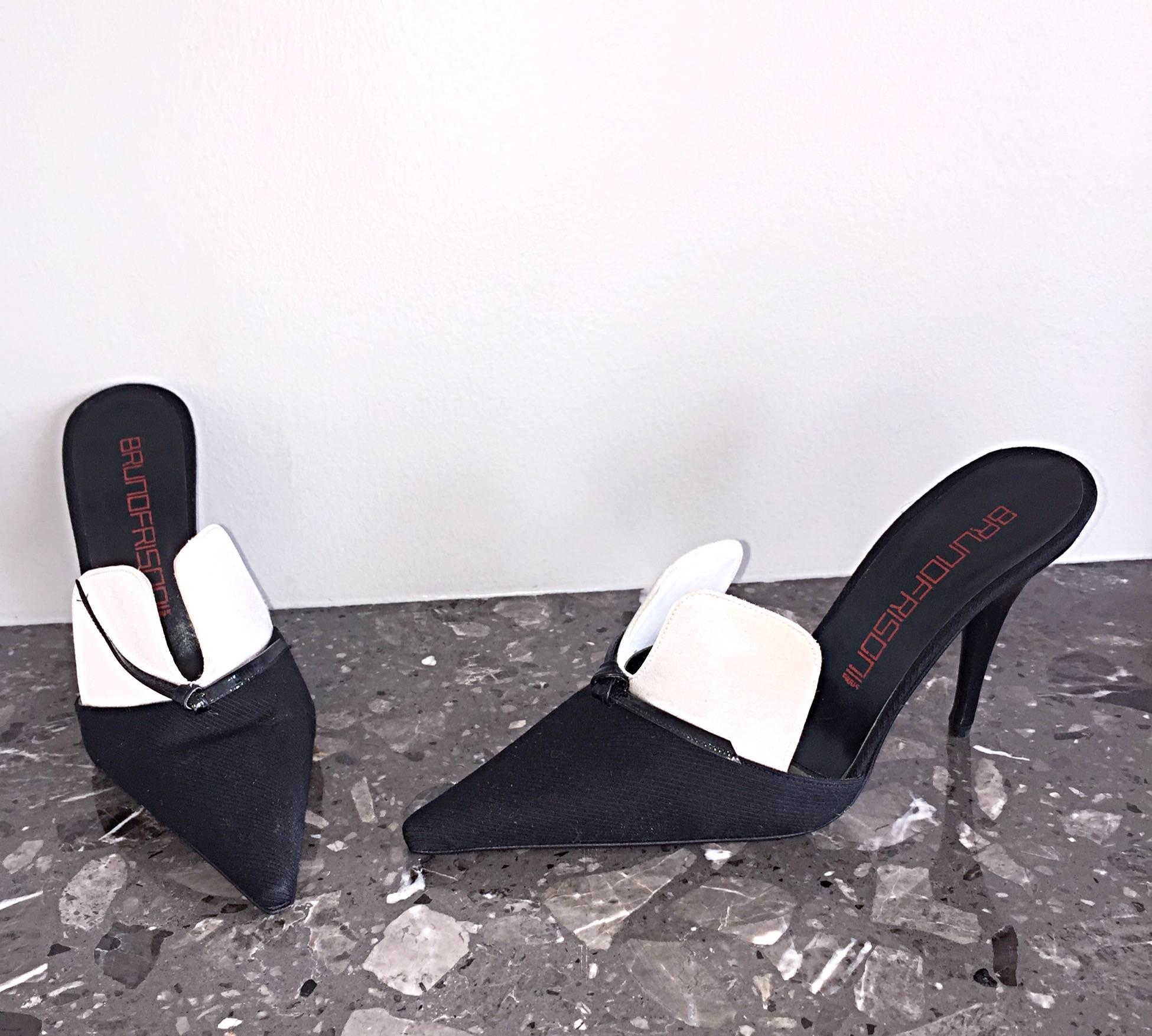 Noir Bruno Frisoni Mules à talons de smoking noirs et blancs des années 90, Taille 35. 5 / 5.5  en vente