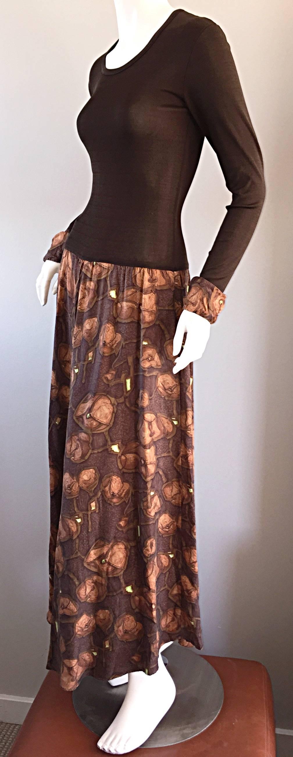 Such a cute vintage Vera Maxwell printed jersey dress! Brown jersey bodice, with attached cuffs, that match the printed skirt. Printed jersey skirt, with hints of lime green. Great alone, yet perfect belted. Looks great paired with flats, sandals,