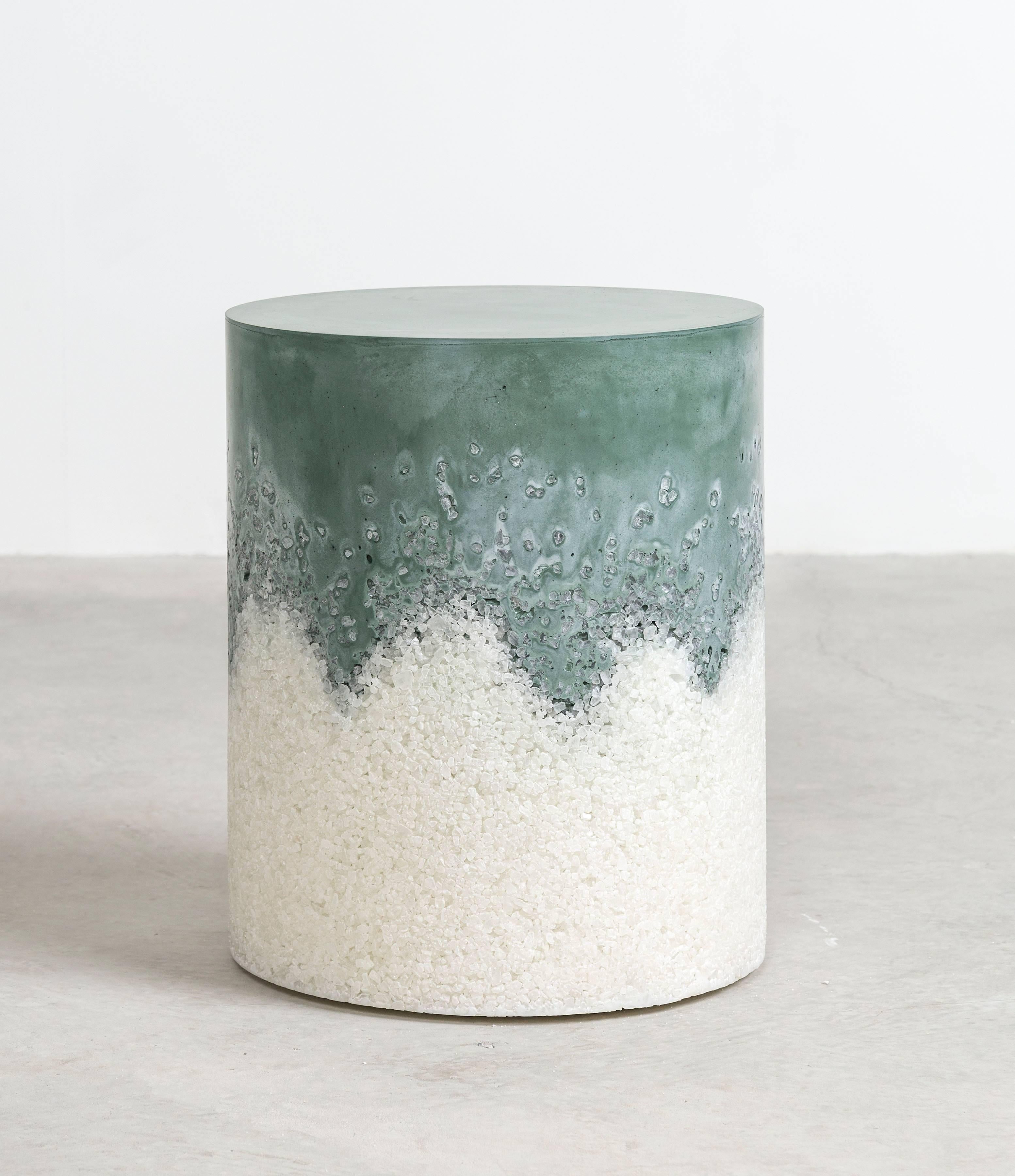 A layering of cement and crushed aggregates, the made-to-order drum consists of an hand-dyed hunter green cement top and a packed white rock salt bottom. Poured by hand over the jagged minerals, the hunter green cement merges the materials to create