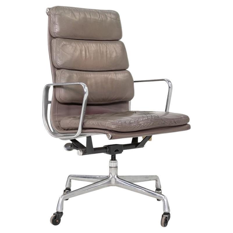 1973 Herman Miller Eames Executive Soft Pad-Schreibtischstuhl aus grauem Leder