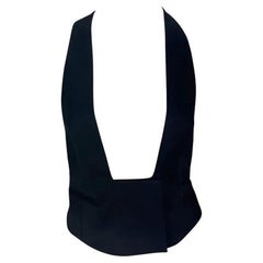 P/E 2001 Yves Saint Laurent by Tom Ford - Gilet di lana nero scollato in passerella