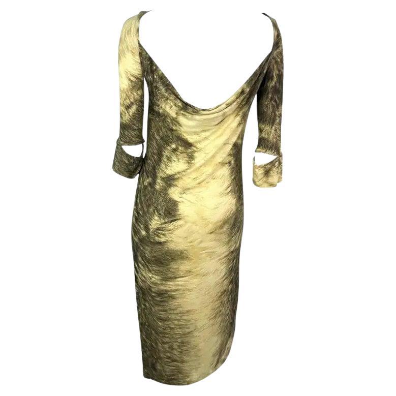 Herbst/Winter 1999 – Roberto Cavalli: Graues Stretch-Kleid mit Trompe-l’œil-Tierprint und Wasserfallausschnitt