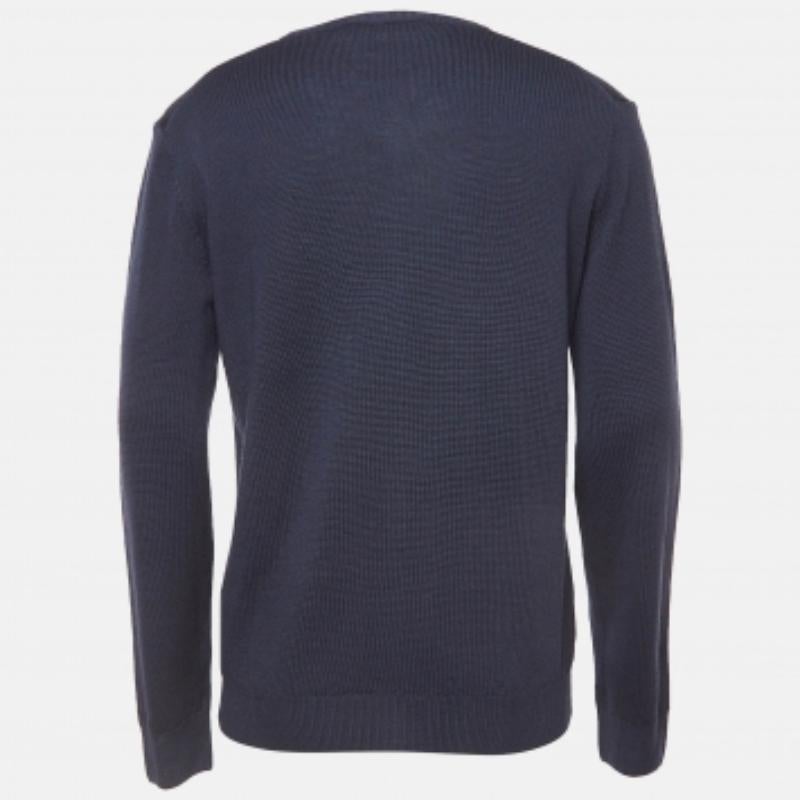 Tanto si desea salir en salidas informales con amigos como si simplemente quiere holgazanear, esta sudadera es una pieza versátil y puede estilizarse de muchas maneras. Se ha confeccionado con un tejido fino.
