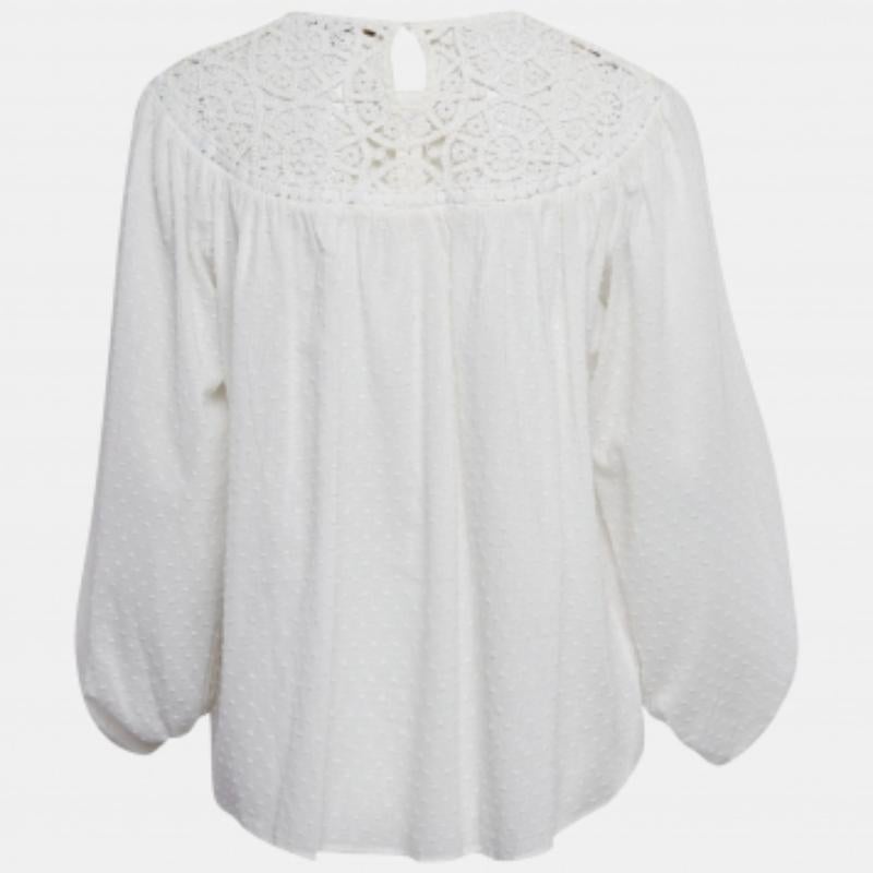 Complementa tu elegancia con una blusa encantadora como ésta. Con su bonito diseño y su tejido de primera calidad, esta blusa es la mejor elección para tener un aspecto sofisticado y desenvuelto.