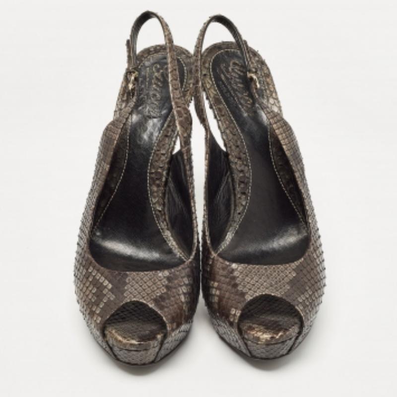 Gucci zwei Ton Python Sofia Peep Toe Slingback Pumps Größe 40,5 (Schwarz) im Angebot