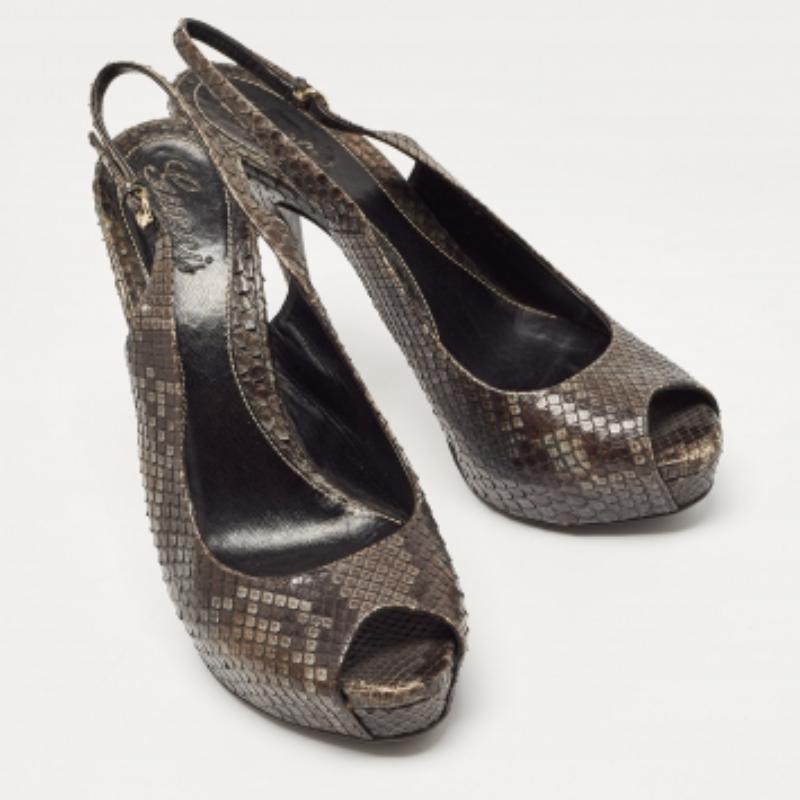 Gucci zwei Ton Python Sofia Peep Toe Slingback Pumps Größe 40,5 im Zustand „Gut“ im Angebot in Dubai, Al Qouz 2