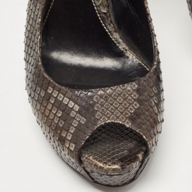 Gucci zwei Ton Python Sofia Peep Toe Slingback Pumps Größe 40,5 Damen im Angebot