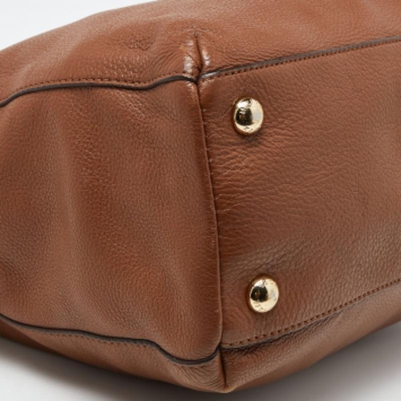 Michael Kors - Tote con catena in pelle marrone In condizioni buone in vendita a Dubai, Al Qouz 2