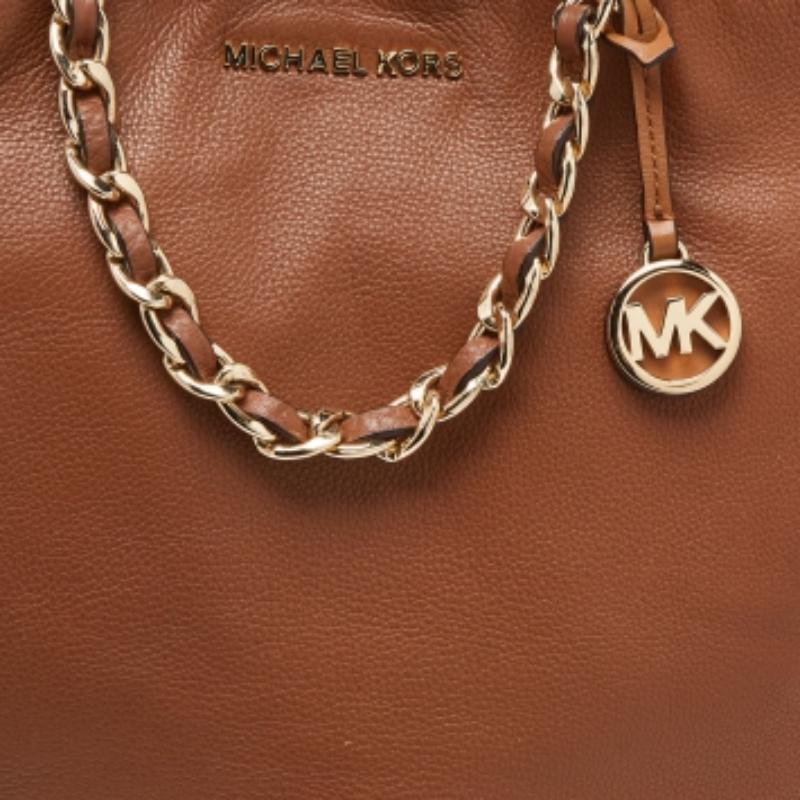 Michael Kors - Tote con catena in pelle marrone in vendita 4