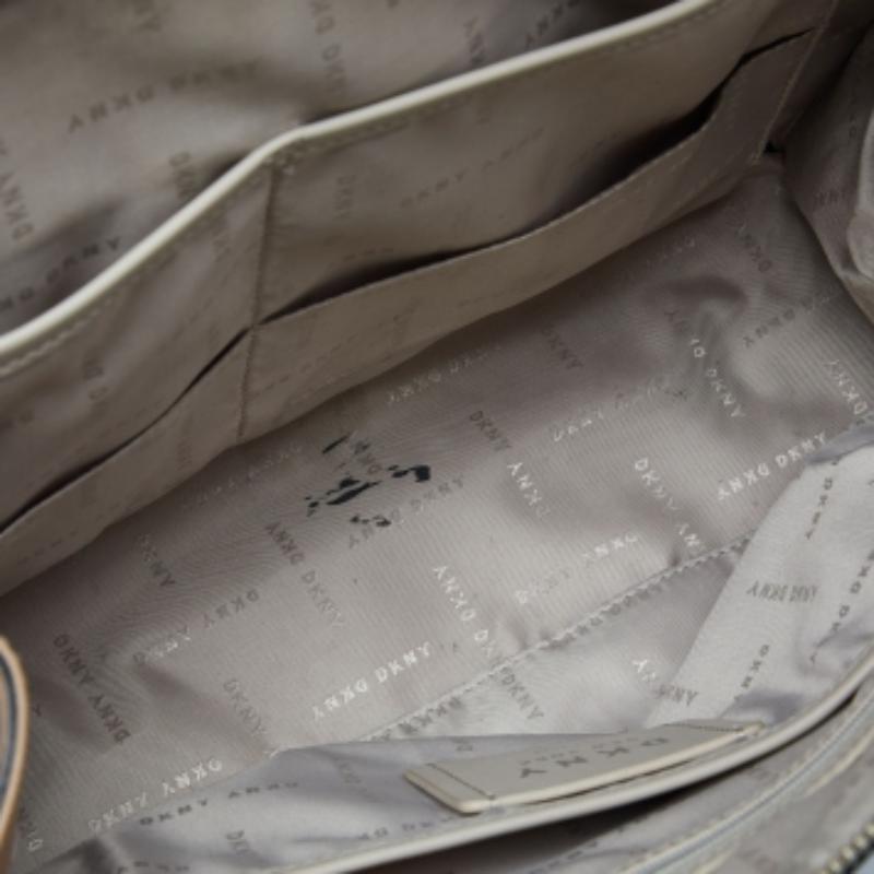 DKNY Beige Leder Große Bryant Chain Zip Tote im Angebot 4