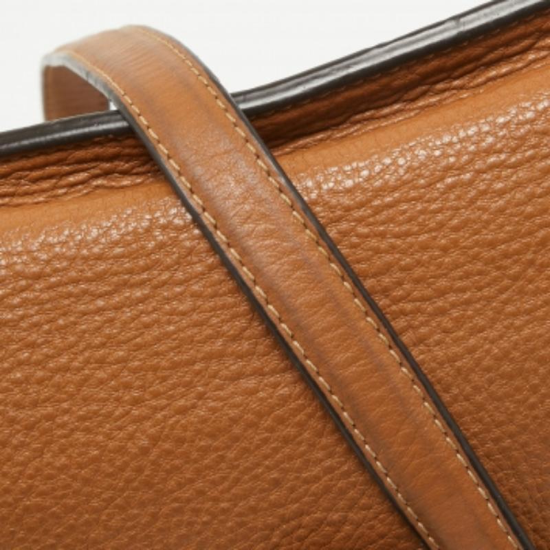 Michael Kors - Borsa a tracolla con patta in pelle marrone in vendita 4