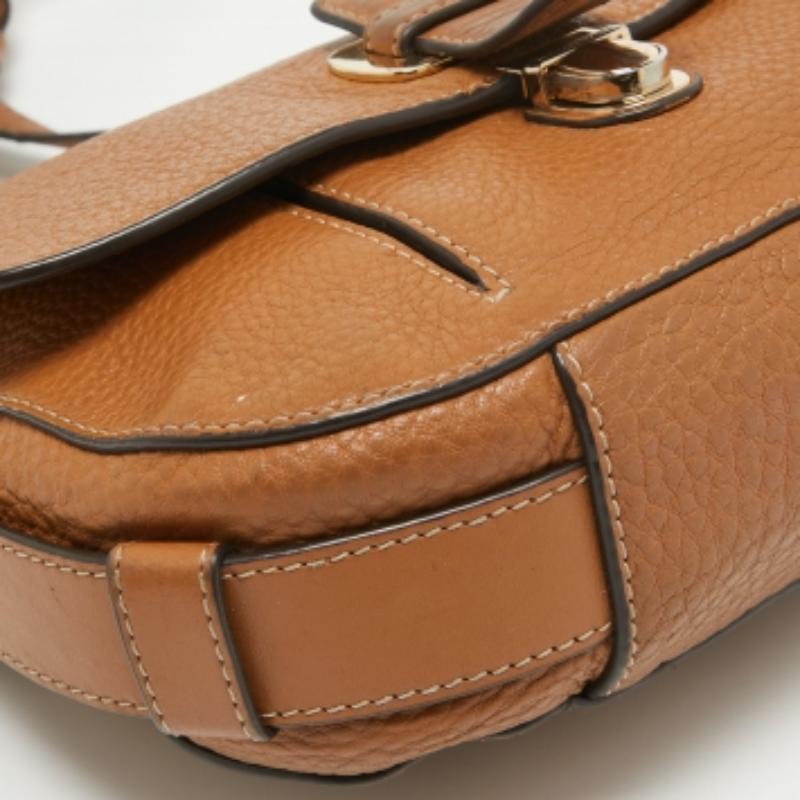 Michael Kors - Borsa a tracolla con patta in pelle marrone in vendita 1