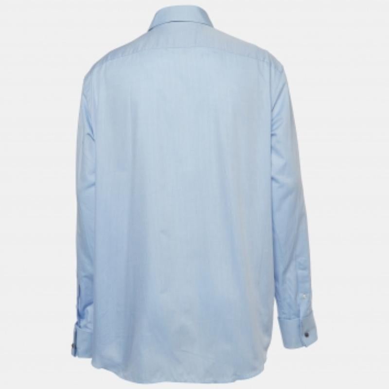 Le camicie sono una parte indispensabile del guardaroba, quindi questo marchio ti propone una creazione versatile ed elegante. È stato realizzato con materiali di qualità in una tonalità versatile. La camicia è caratterizzata da elementi firmati e