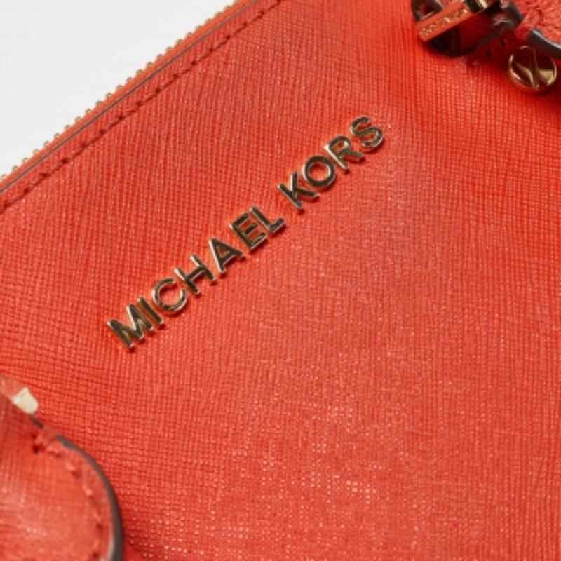 Michael Michael Kors Kleine Sutton-Tasche aus rotem Leder (Rot) im Angebot