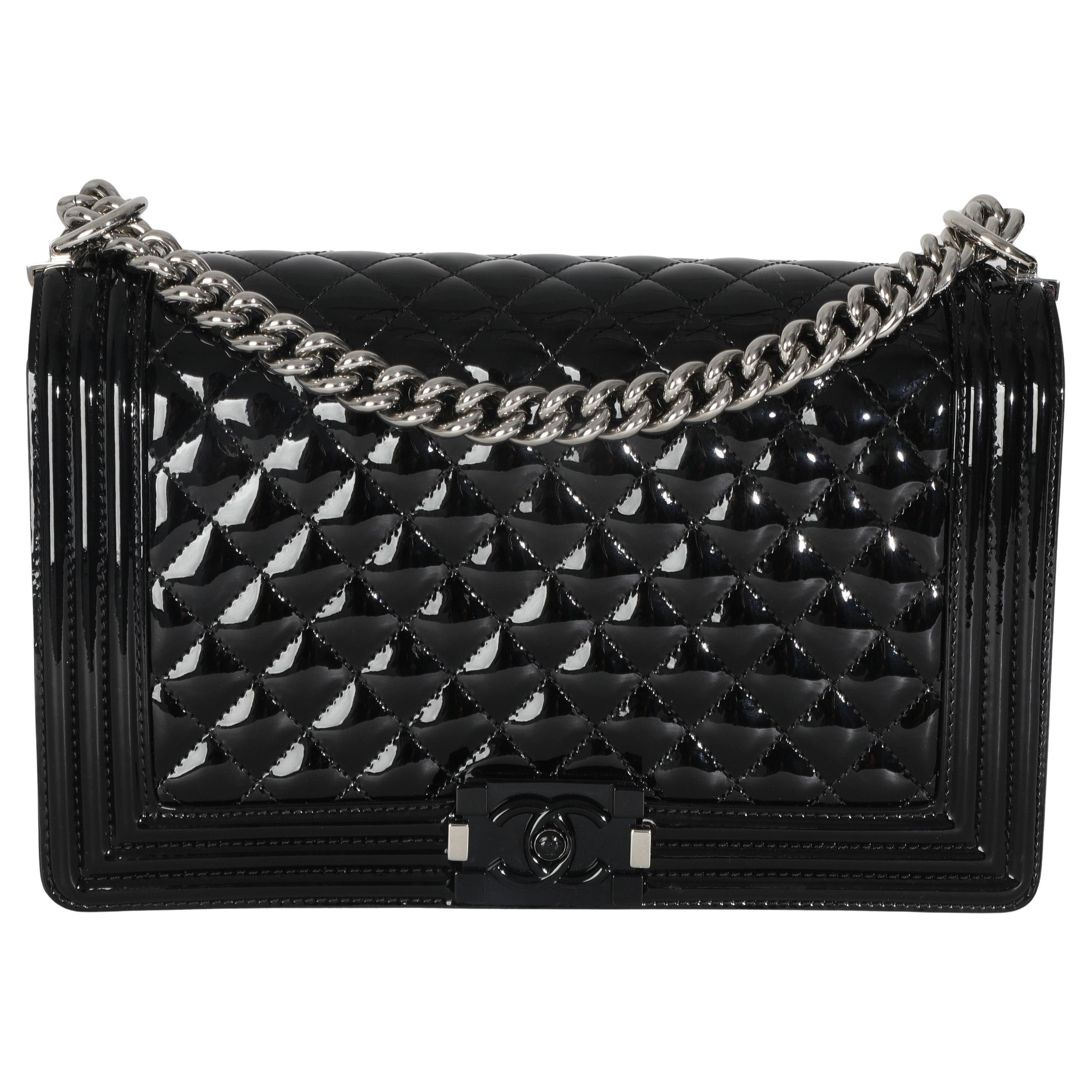 Borsa Chanel nera trapuntata in vernice &New Medium Boy