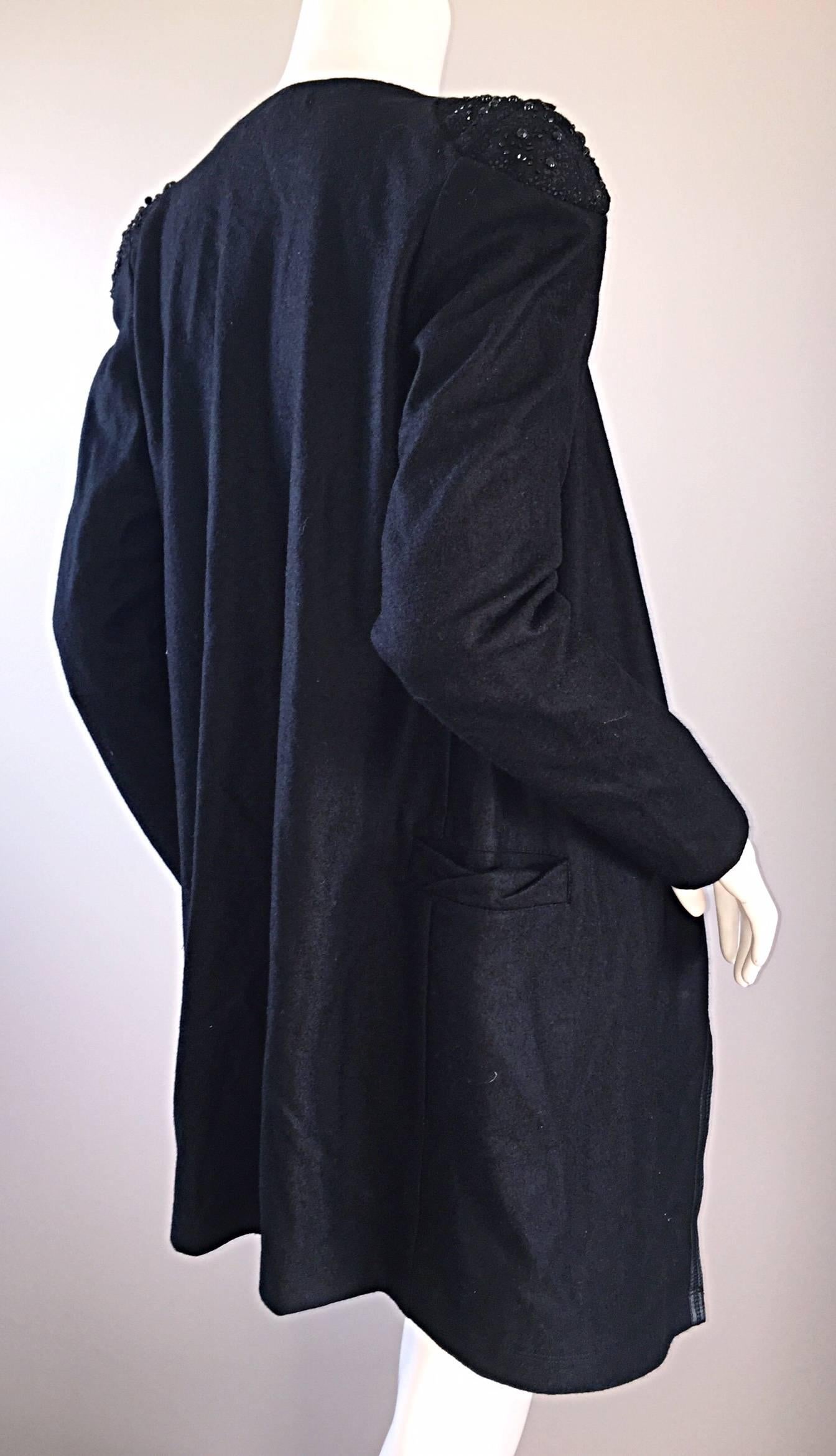 Givenchy by Ricardo Tisci - Pull cardigan noir de défilé avec épaule ornée de bijoux Pour femmes en vente
