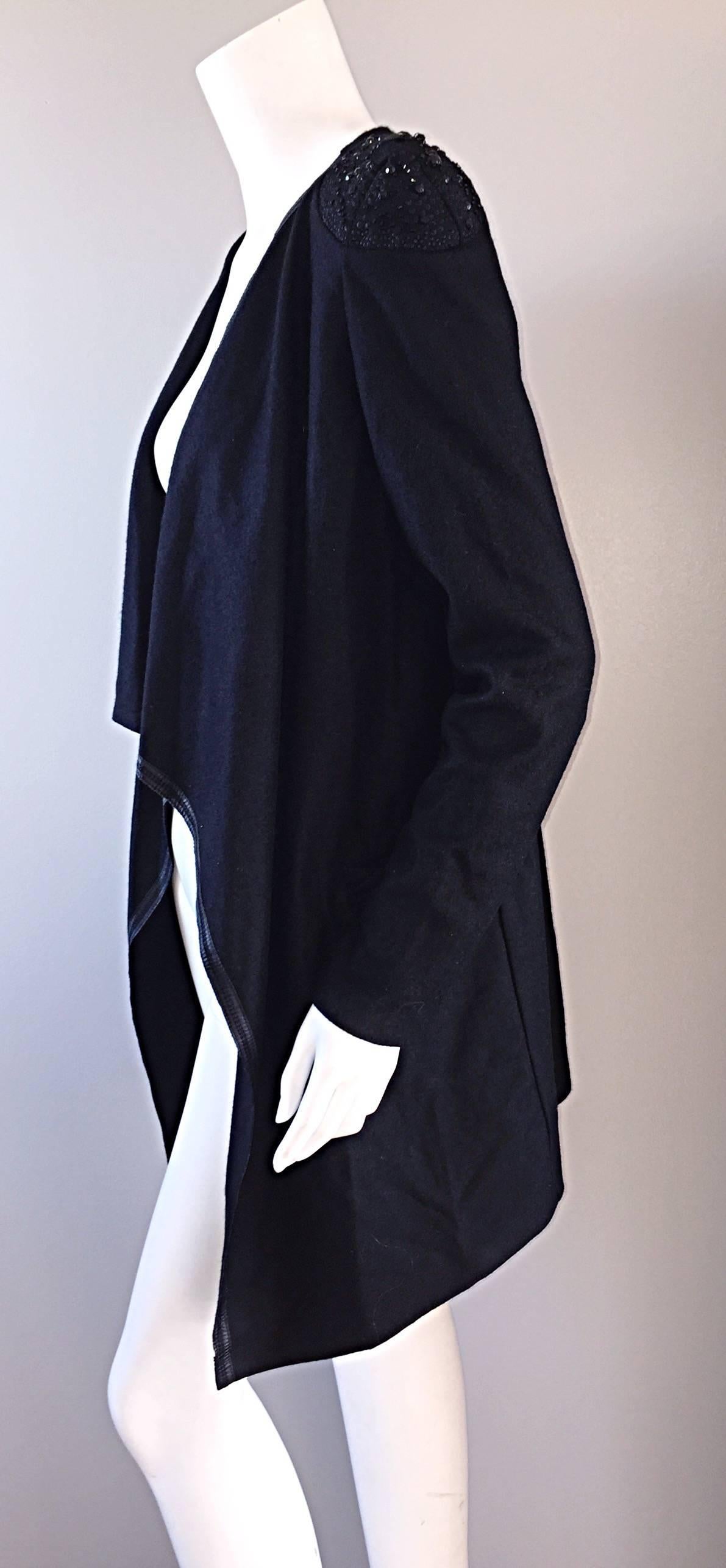 Noir Givenchy by Ricardo Tisci - Pull cardigan noir de défilé avec épaule ornée de bijoux en vente