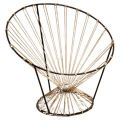 Chaise à œuf Scoubidou par Pierre Guariche, Michel Mortier & Joseph-André Motte Chaise à œuf Scoubidou par Pierre Guariche, Michel Mortier & Joseph-André Motte