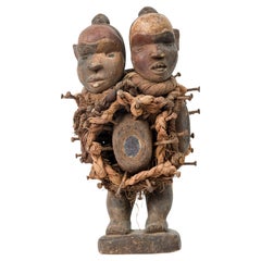 D. A. africain. Congo 20e siècle Figure fétiche en bois sculpté et miroir Nkisi Nail