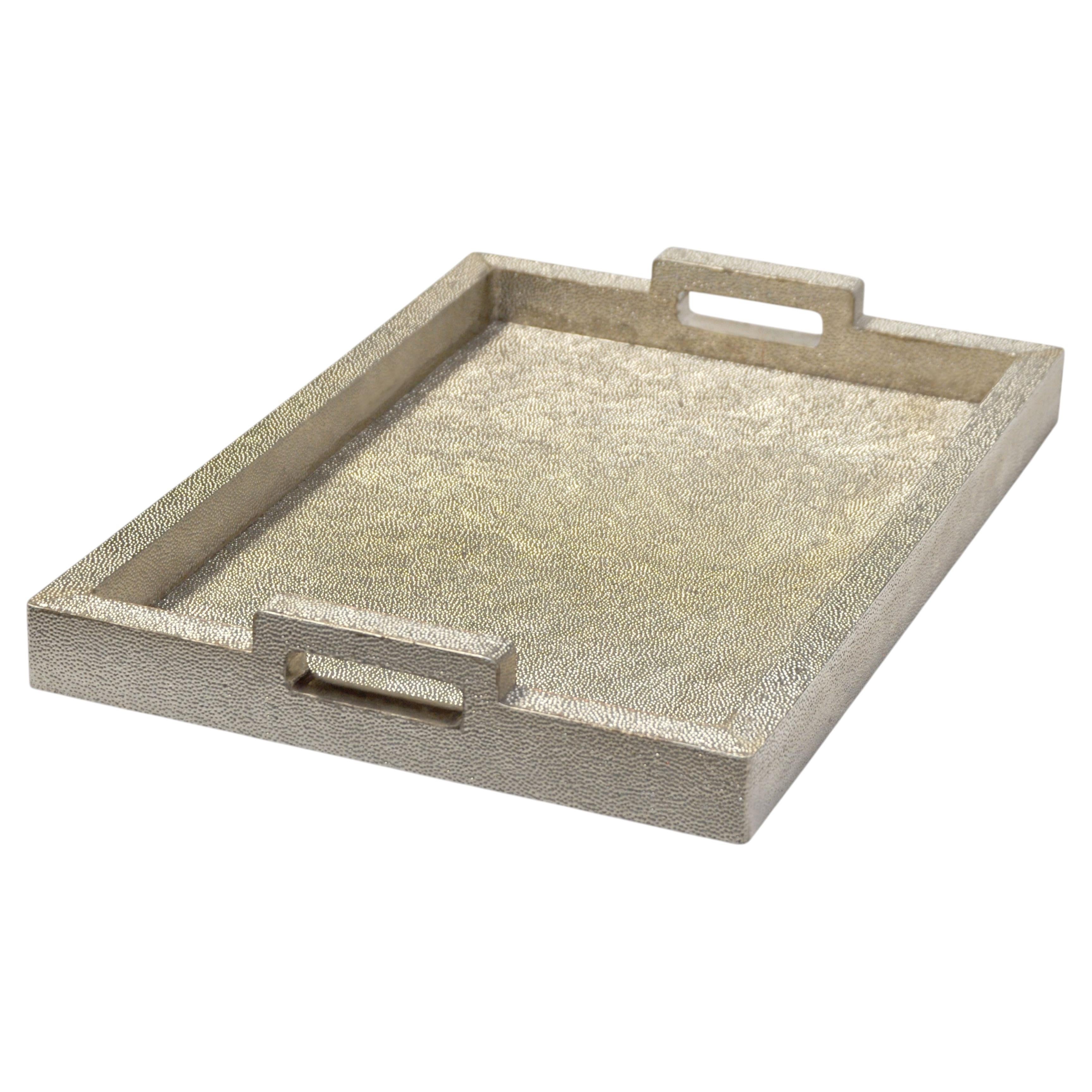 Vassoio scultoreo, rettangolare, rivestito a mano in bronzo bianco