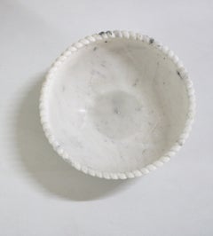 Ciotola Hollywood Regency (8", marmo bianco), con intaglio a corda in marmo