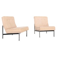 1960s Pair of Florence Knoll Parallel Bar Slipper Lounge Chairs in Cream Fabric