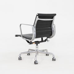 Silla de escritorio de dirección del Eames Aluminum Group de Herman Miller, de 2007, en cuero negro