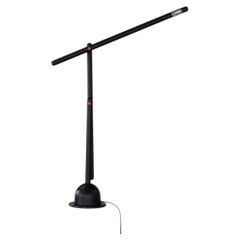 1984 Mario Arnaboldi pour Programmaluce : lampadaire Mira, en métal tubulaire émaillé