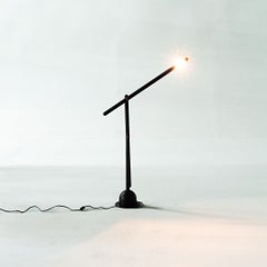 1984 Mario Arnaboldi pour Programmaluce : lampadaire Mira, en métal tubulaire émaillé
