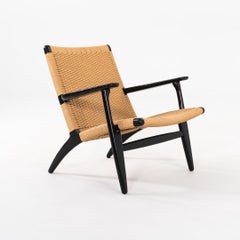 Años 2010: Sillón CH25 de Hans Wegner para Carl Hansen, en roble ebonizado y cordón trenzado