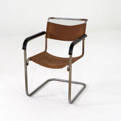Anno: anni ’30 circa. Sedia da pranzo di Marcel Breuer per Thonet in tessuto marrone