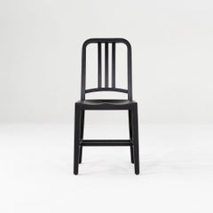 2025 Emeco 1006 Azul marino, madera teñida de color oscuro, roble negro. 7 unidades disponibles