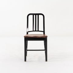 Silla auxiliar Emeco Navy 1104 de 2025 con asiento de nogal