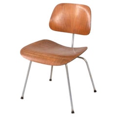 1954 Ray and Charles Eames for Herman Miller DCM Dining Chair in Walnut (Chaise de salle à manger en noyer)