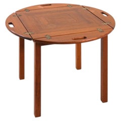 Table d'appoint danoise en teck « Butler's » de la marque Trekanten Mobelfabrik, des années 1970, avec coins rabattables