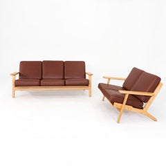 Sofá de tres plazas de Hans J. Wegner para Getama, de los años 2020, en roble con cojines de piel