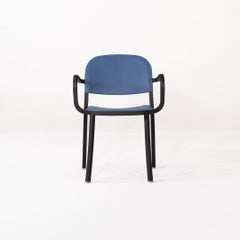 Années 2020 : fauteuil de salle à manger à accoudoirs « One Inch » de Jasper Morrison pour Emeco, en bleu