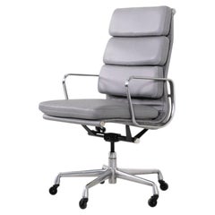 Fauteuil de bureau de direction Eames Soft Pad d'Herman Miller, années 2020, en cuir gris