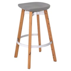 Années 2020 : tabourets de bar « SU » d'Oki Sat (Nendo) pour Emeco, couleur Flint – 5 exemplaires disponibles