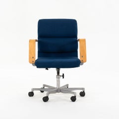 Silla de escritorio «Plaano» de Yrjö Kukkapuro para Avarte, de los años 70, en madera de abedul con tela azul